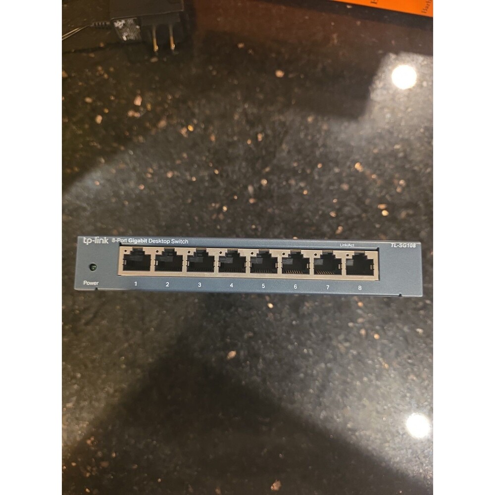 TP-LINK TL-SG108 8-Port Gigabit Unmanaged Desktop Switch RJ-45 Used